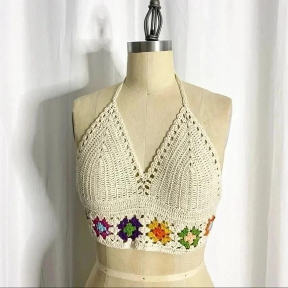 Floral Crochet Crop Top​​ - Picture 4 of 7